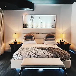 Hotel Kutuma, Montréal